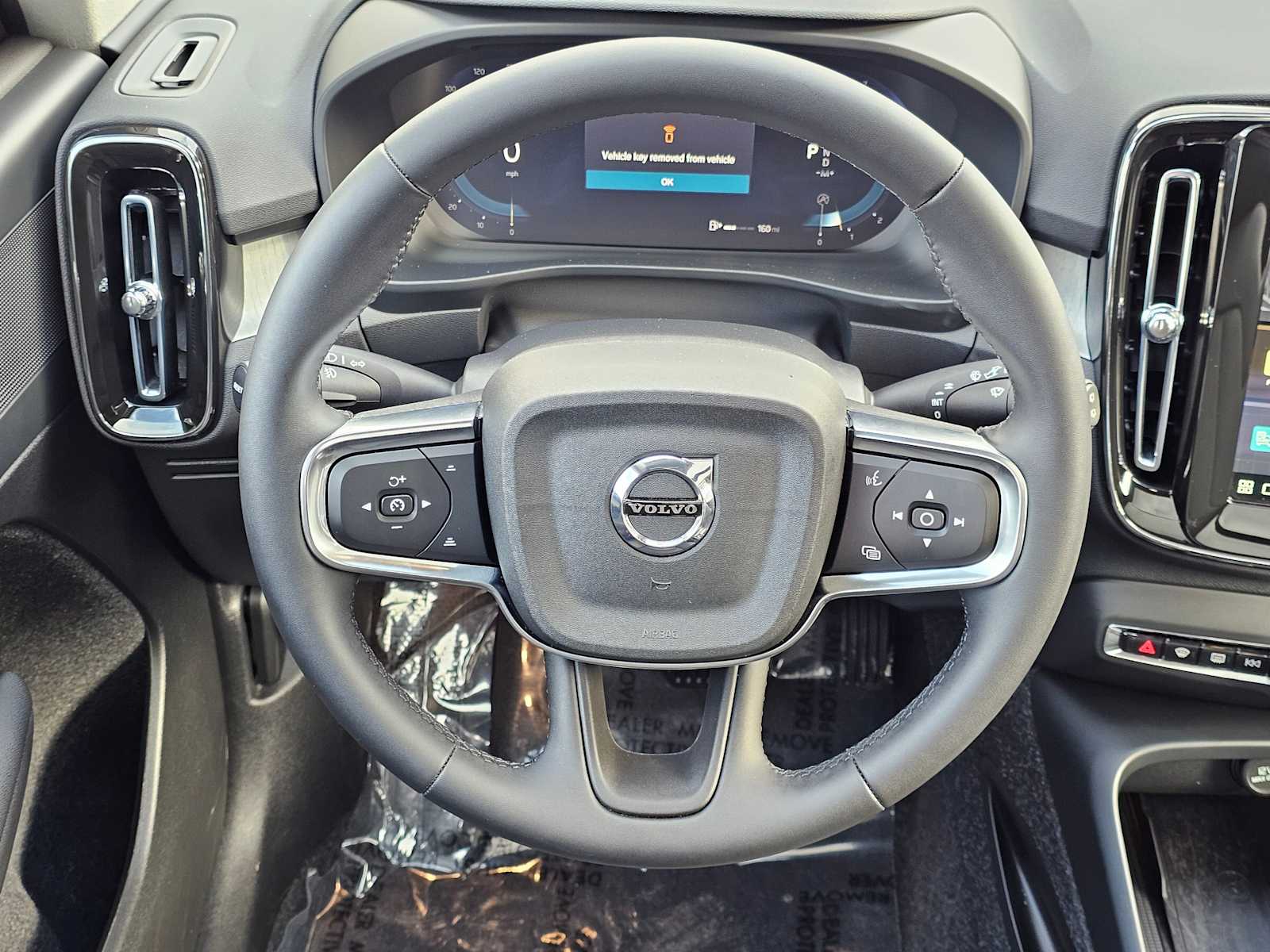 2025 Volvo XC40 Plus - Photo 25