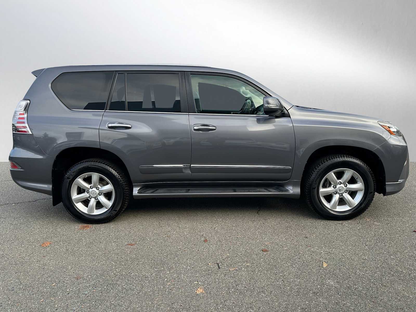 2016 Lexus GX 460 photo 2