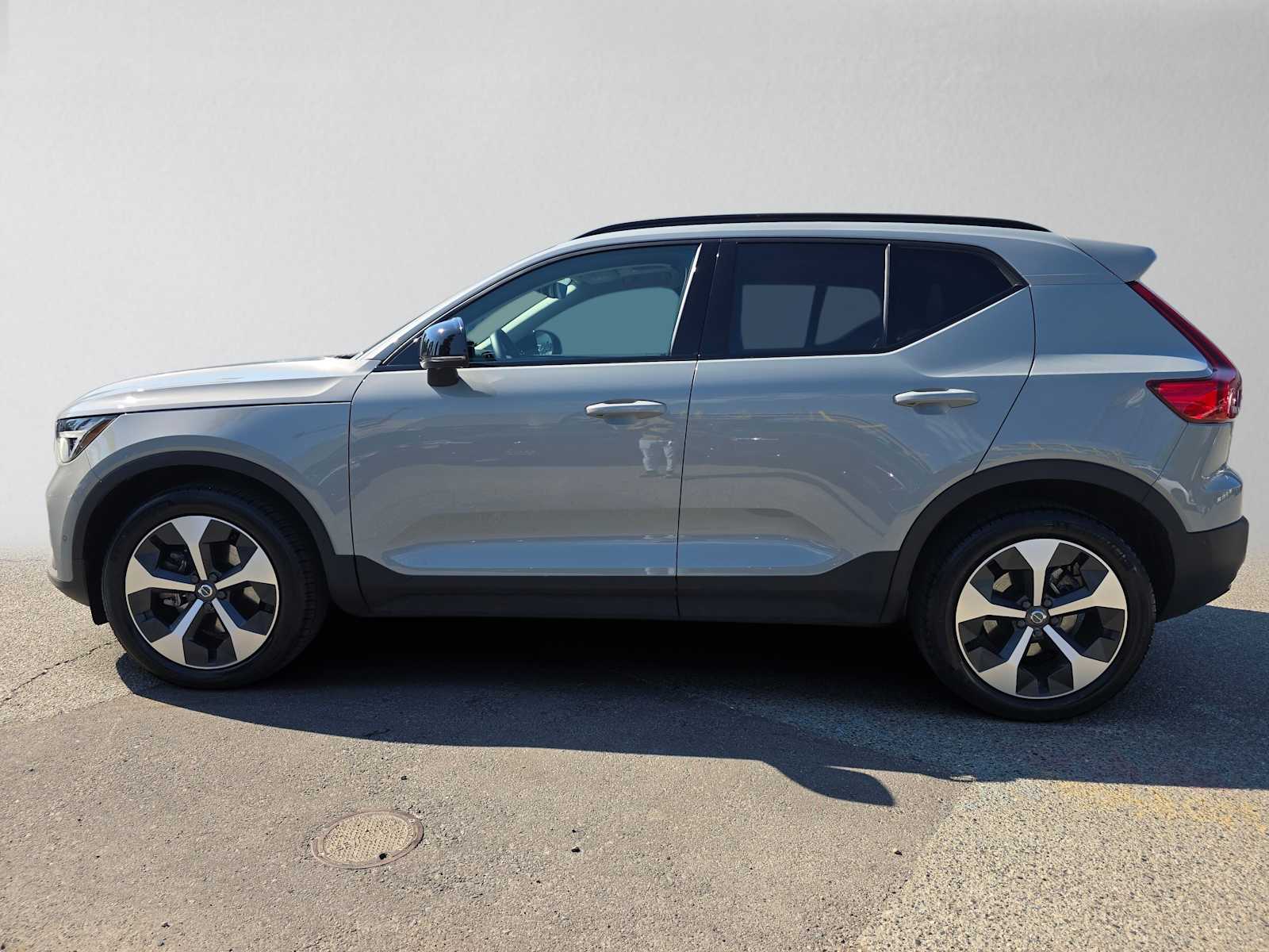 2026 Volvo XC40 Plus - Photo 6
