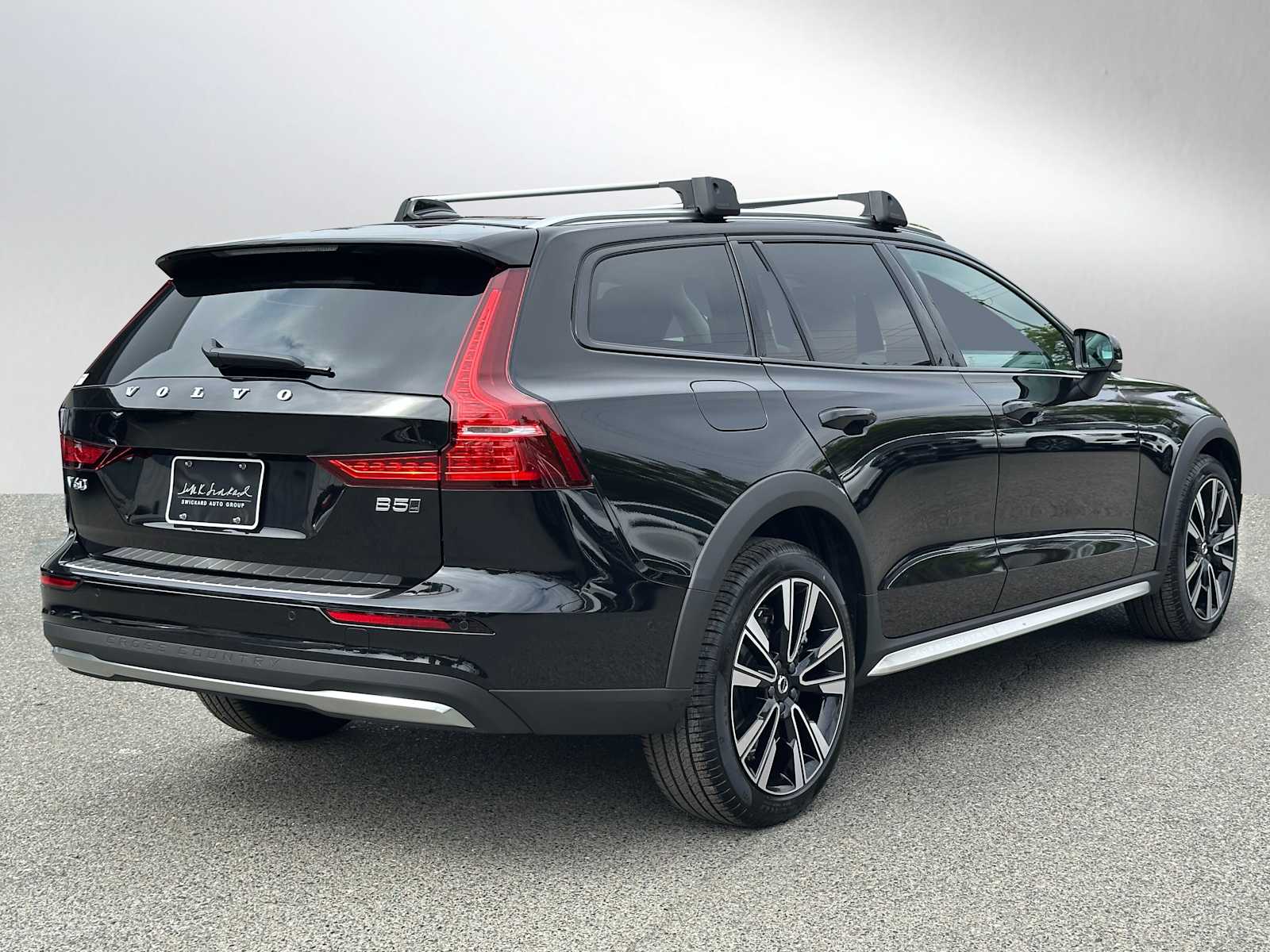 2026 Volvo V60 Cross Country B5 photo 3