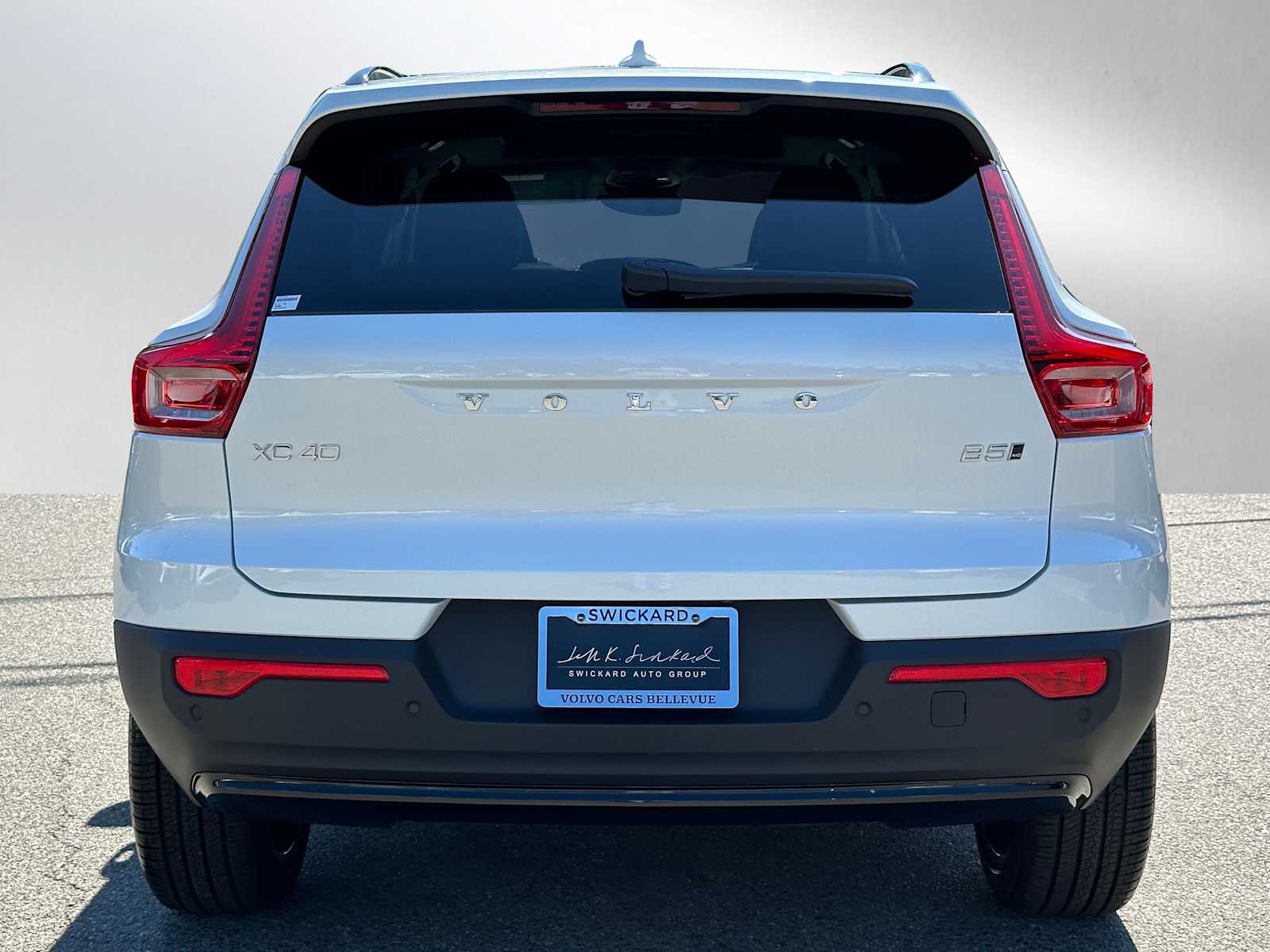 2025 Volvo XC40 photo 4