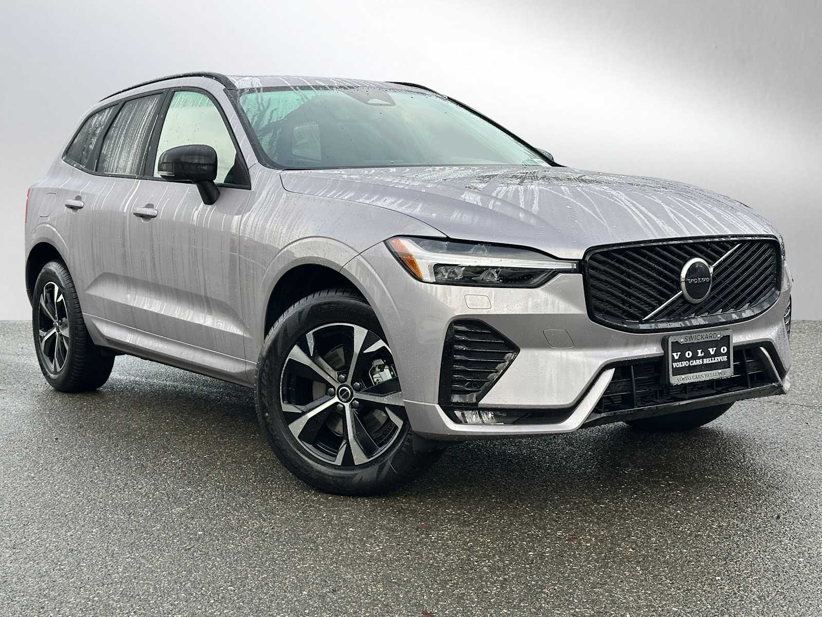 2026 Volvo XC60 Core's photo