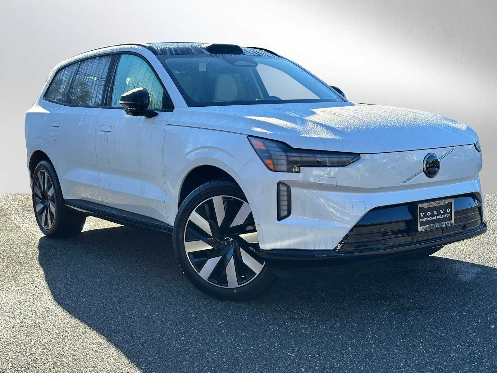 2025 Volvo EX90 Plus's photo