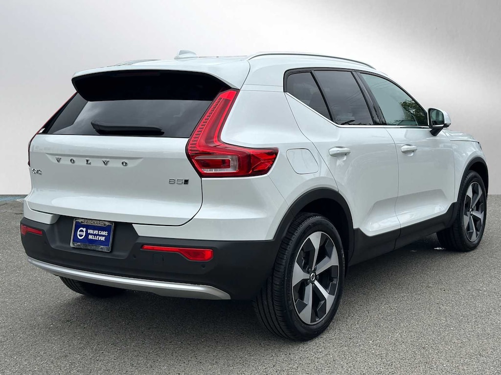 New 2025 Volvo XC40 B5 Core Bright Theme SUV