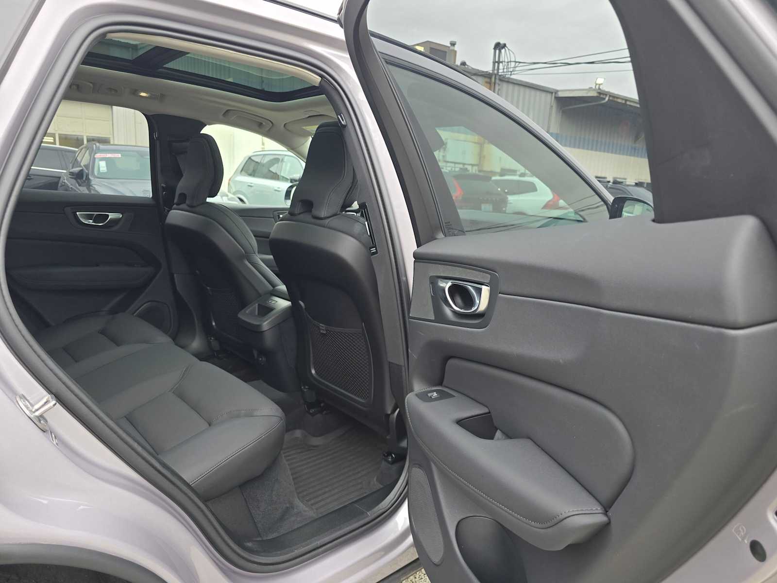 2026 Volvo XC60 Plus - Photo 13