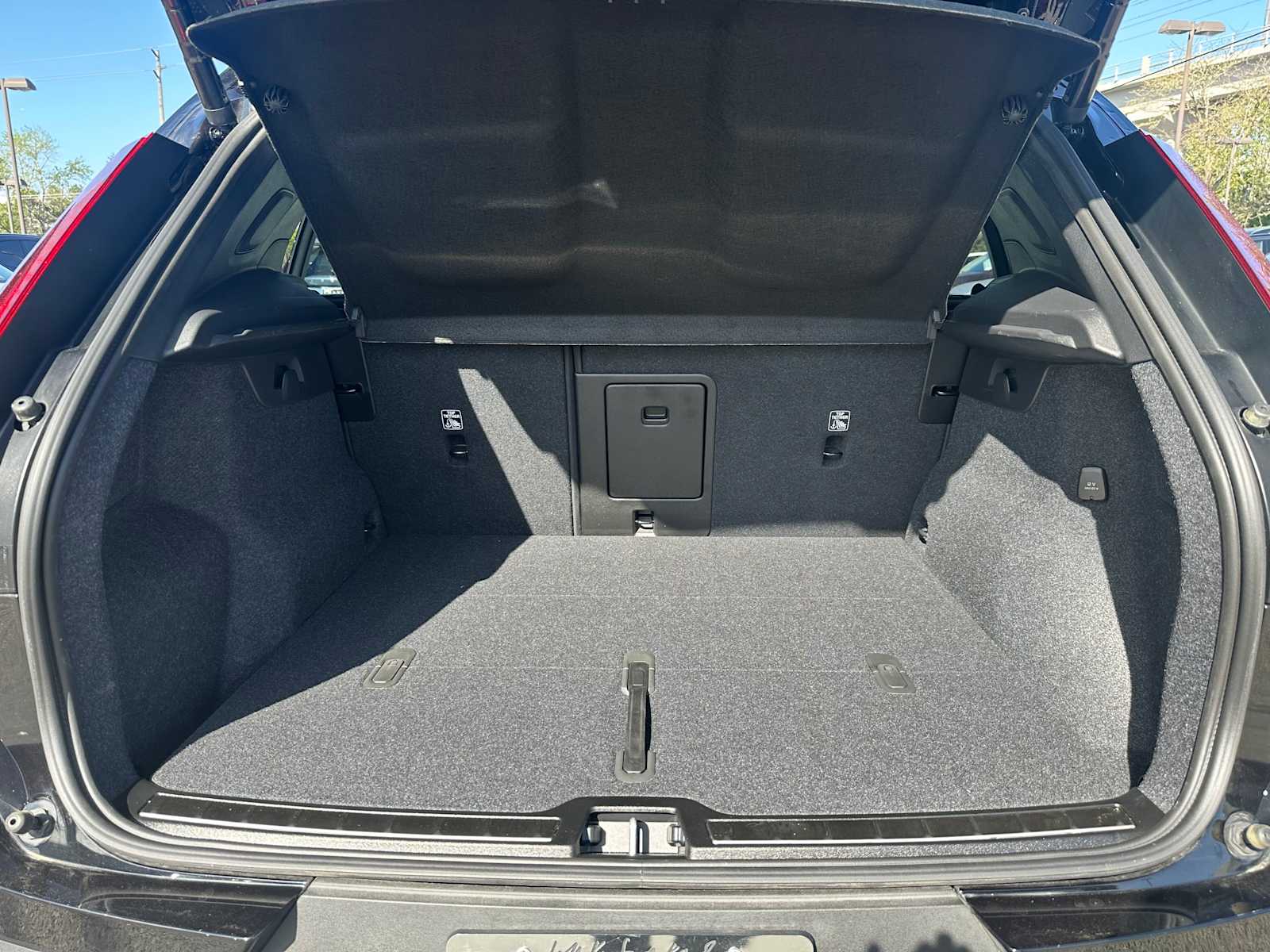 2025 Volvo XC40 Plus - Photo 14