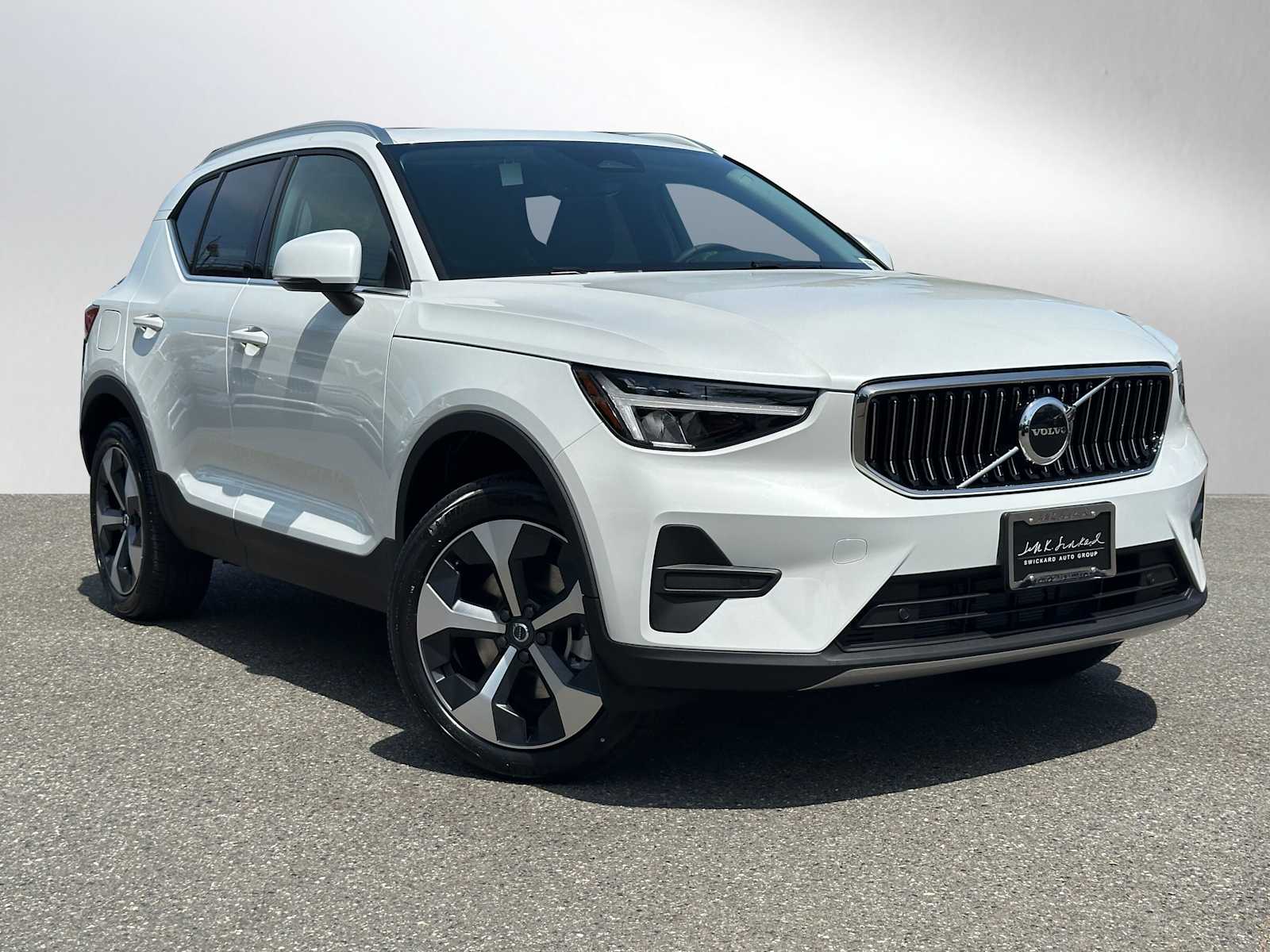2025 Volvo XC40 B5 Core Bright Theme