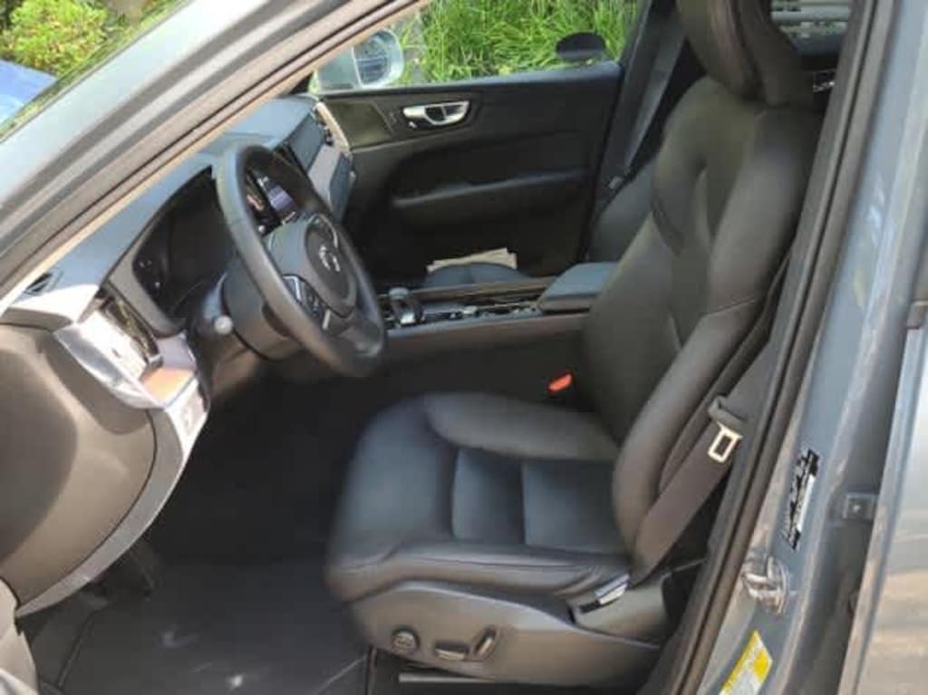 Used 2022 Volvo XC60 B5 AWD Momentum SUV