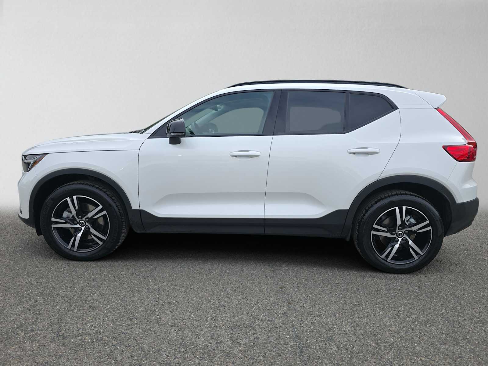 2026 Volvo XC40 Core - Photo 6
