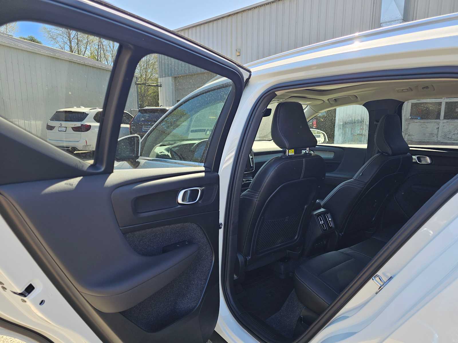 2025 Volvo XC40 Core - Photo 16