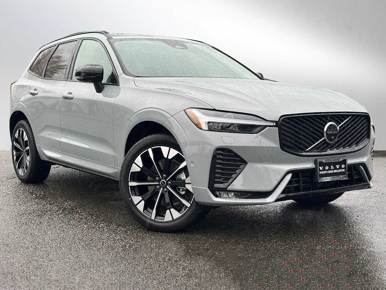 2026 Volvo XC60 Plus's photo