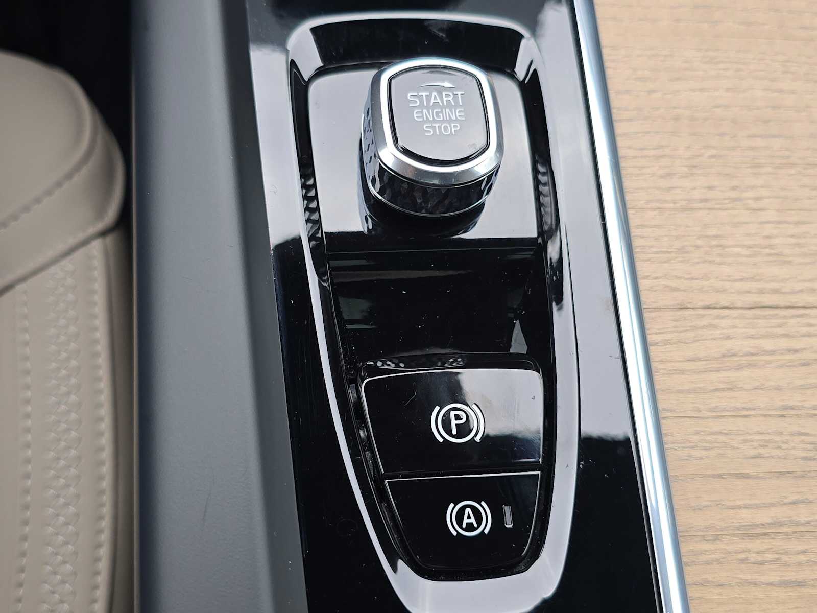 2026 Volvo XC60 Plus - Photo 32