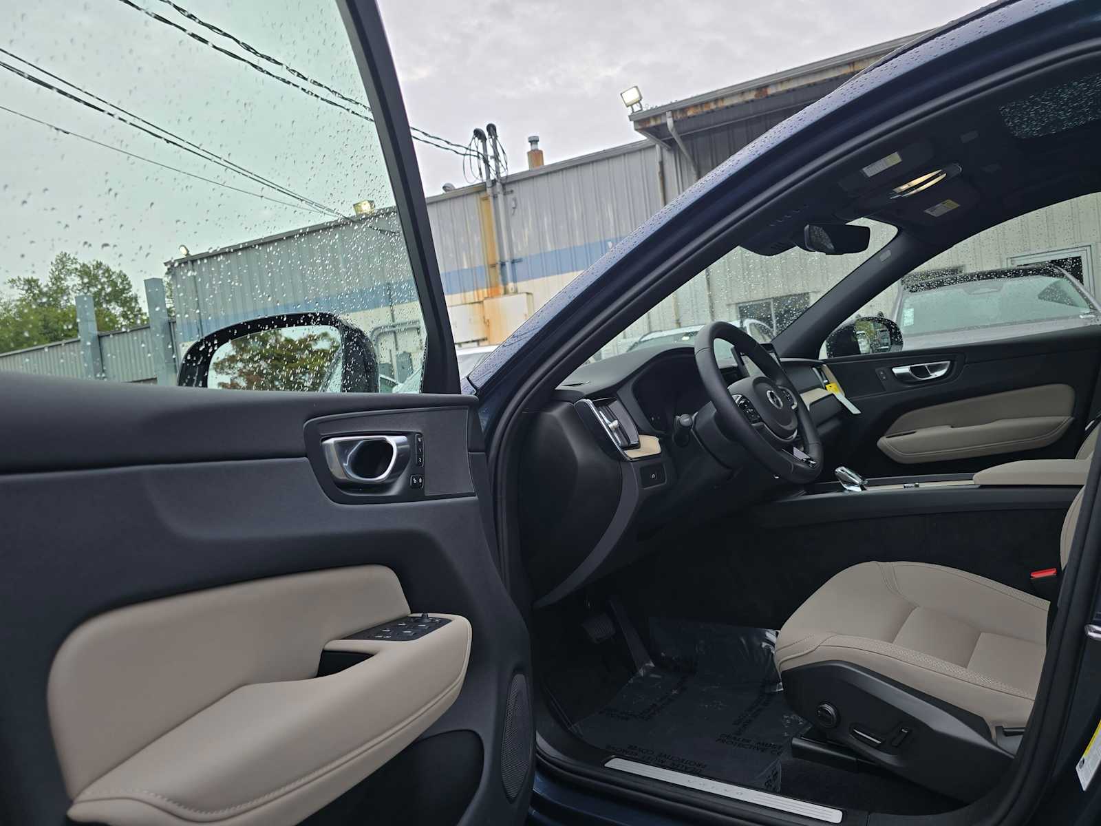 2026 Volvo XC60 Plus - Photo 20