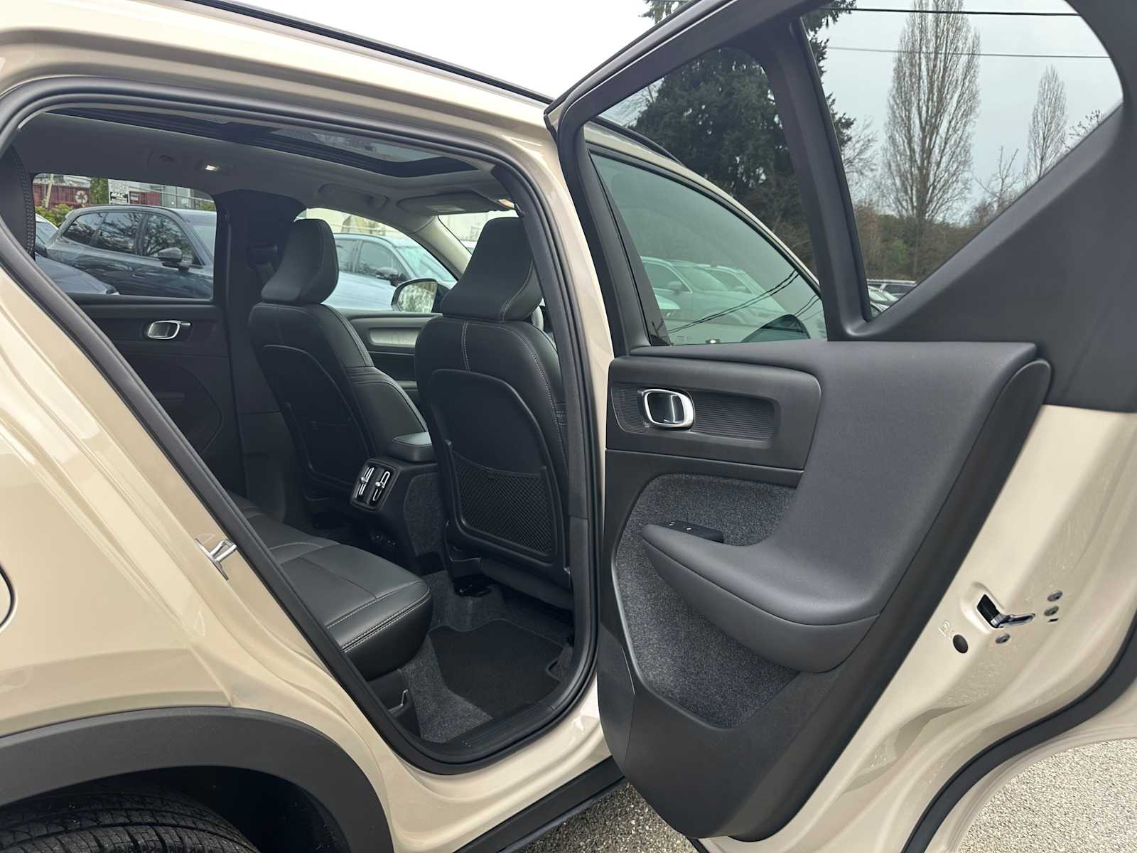 2025 Volvo XC40 Ultra - Photo 13