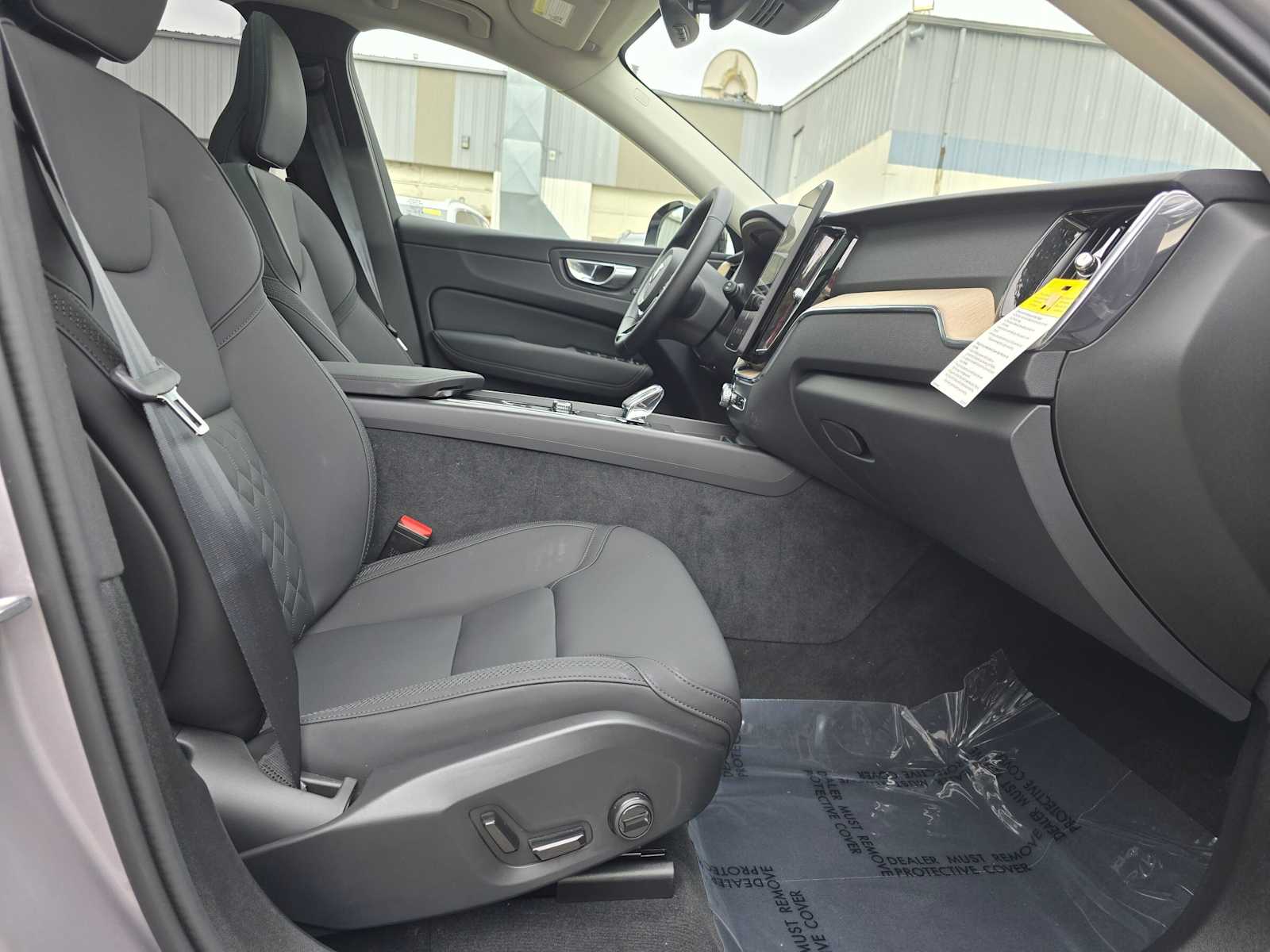 2026 Volvo XC60 Plus - Photo 10