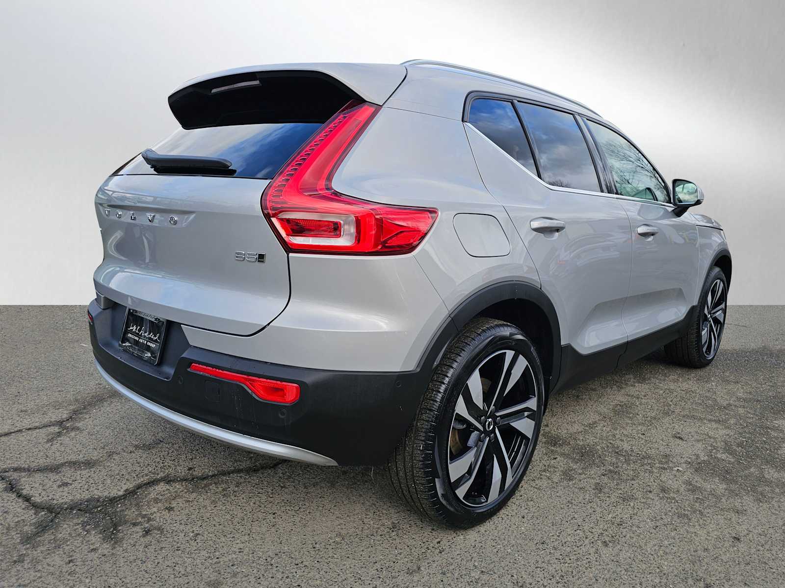 2025 Volvo XC40 Plus - Photo 3