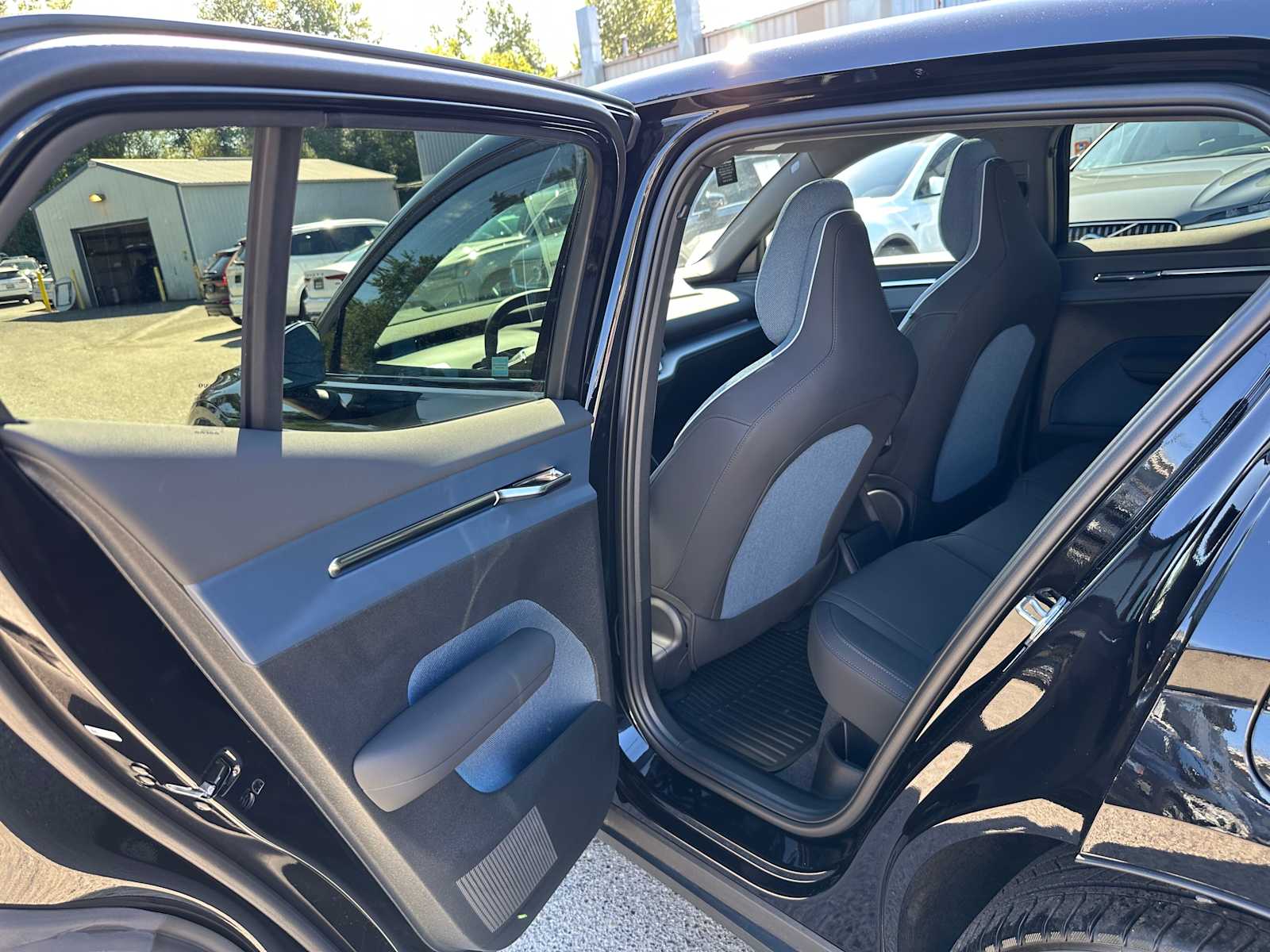 2025 Volvo EX30 Plus - Photo 16