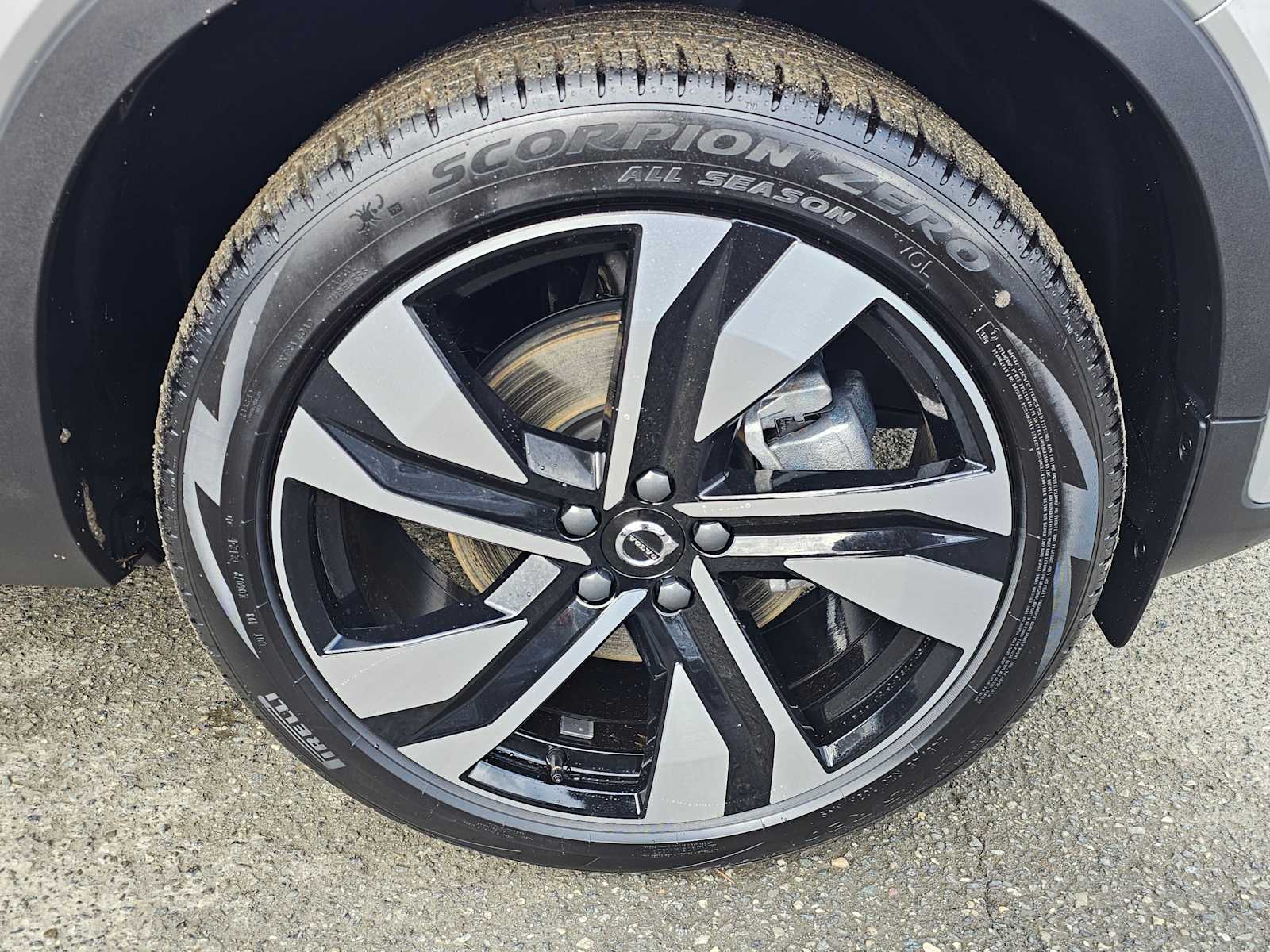 2025 Volvo XC40 Plus - Photo 9