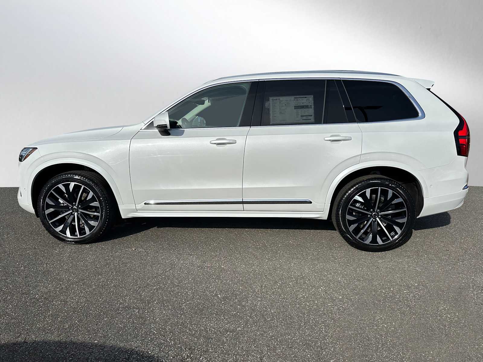 2025 Volvo XC90 B5 Plus photo 4