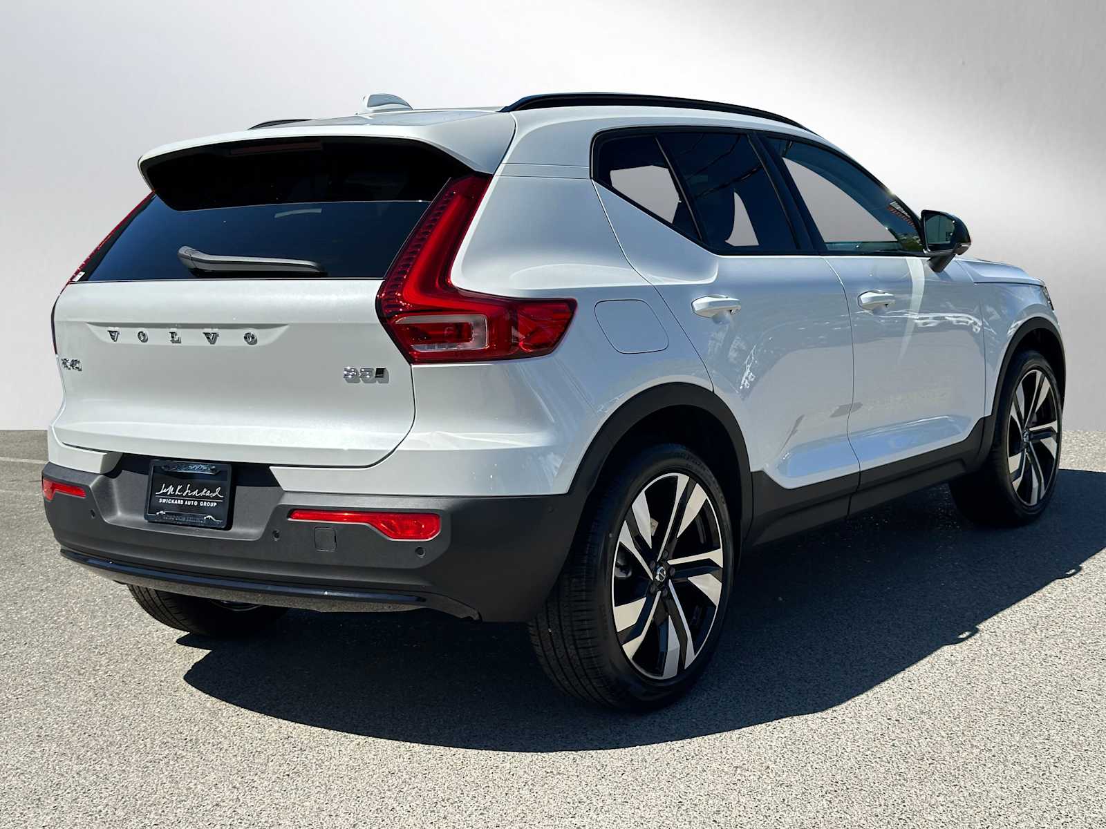 2025 Volvo XC40 Plus photo 3