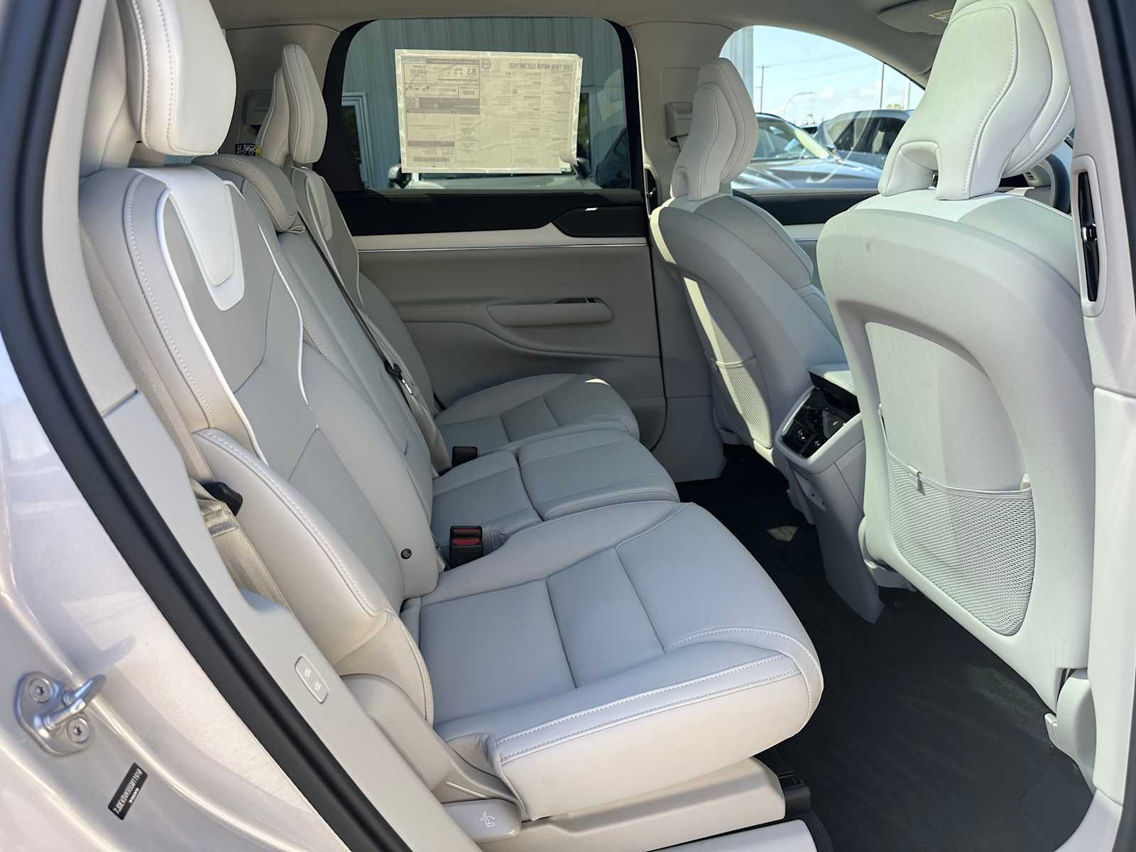 2025 Volvo EX90 Plus - Photo 12