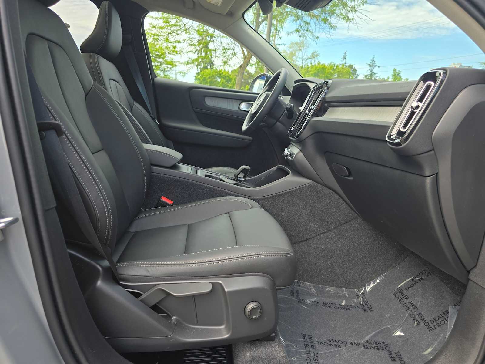 2026 Volvo XC40 Core - Photo 10