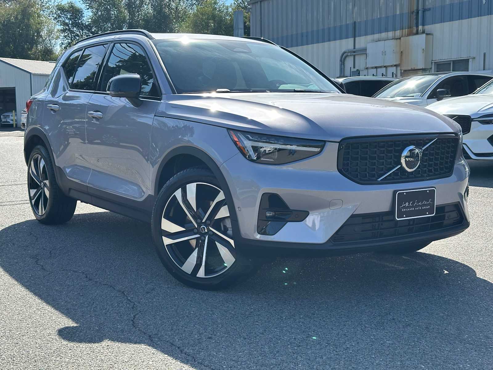 2026 Volvo XC40 photo 2