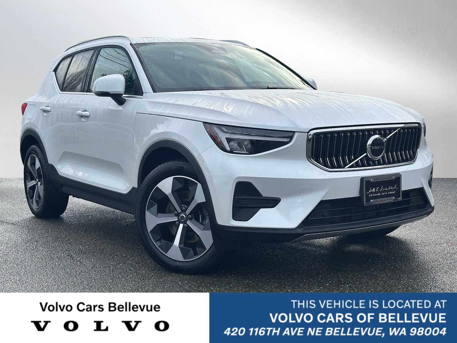 2025 Volvo XC40 Core's photo