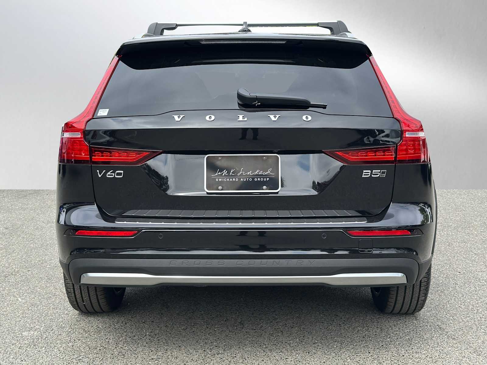 2026 Volvo V60 Cross Country B5 photo 4