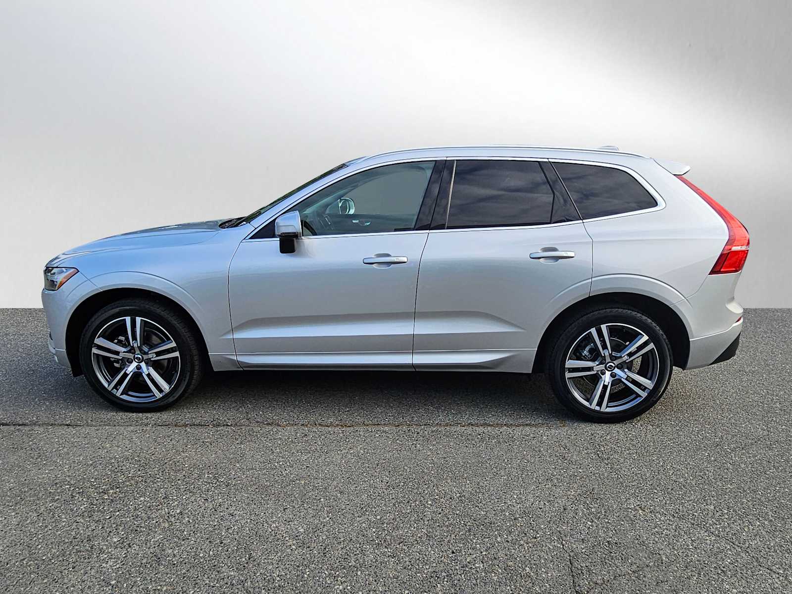 Certified 2021 Volvo XC60 Momentum with VIN YV4102RK9M1875806 for sale in Bellevue, WA