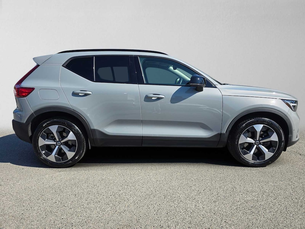 New 2026 Volvo XC40 B5 Plus SUV