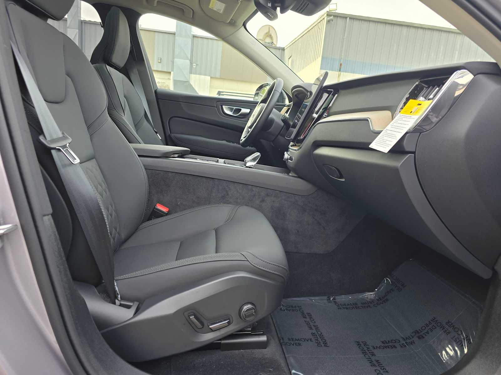 2026 Volvo XC60 Plus - Photo 10