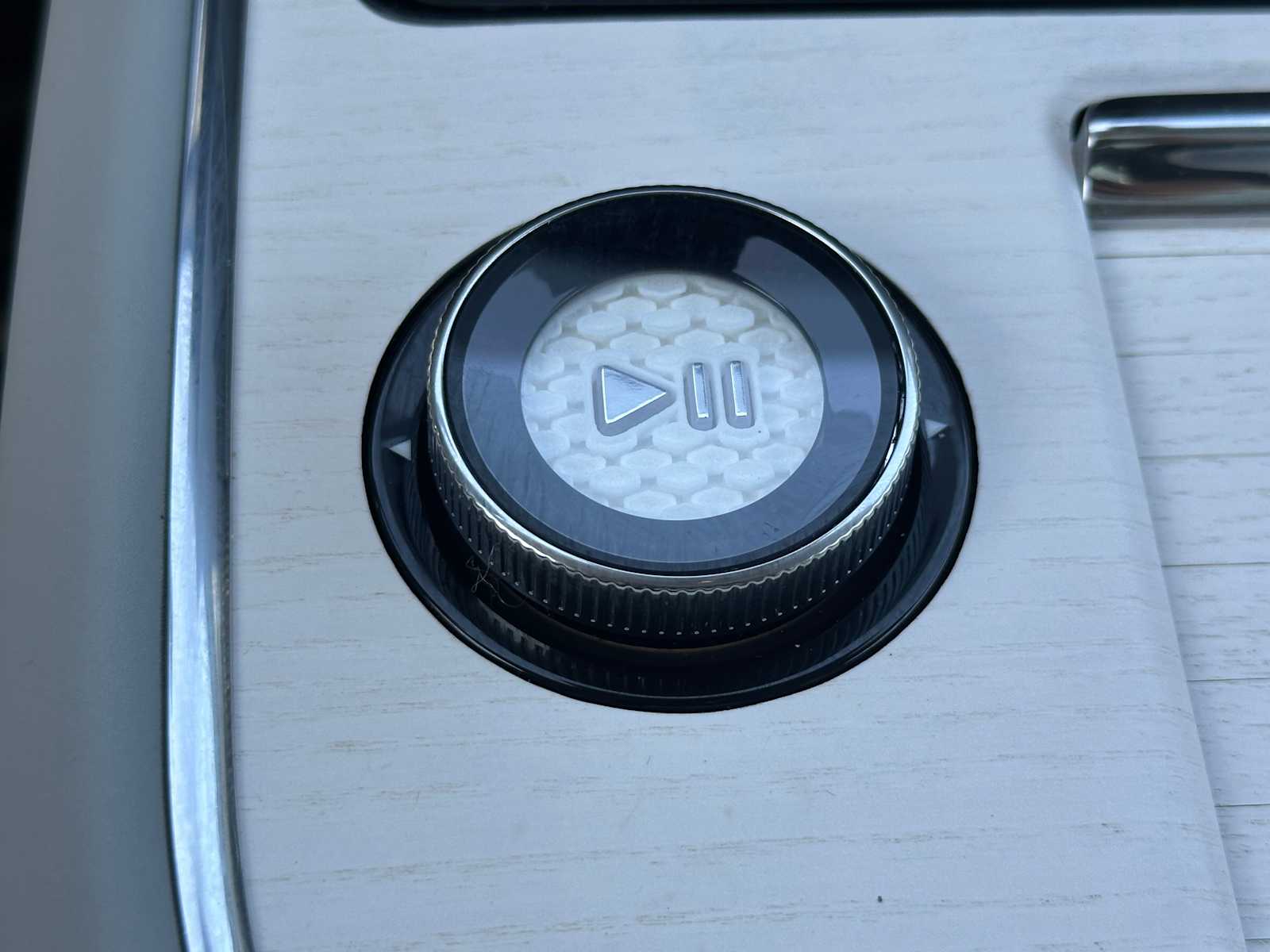 2025 Volvo EX90 Plus - Photo 33