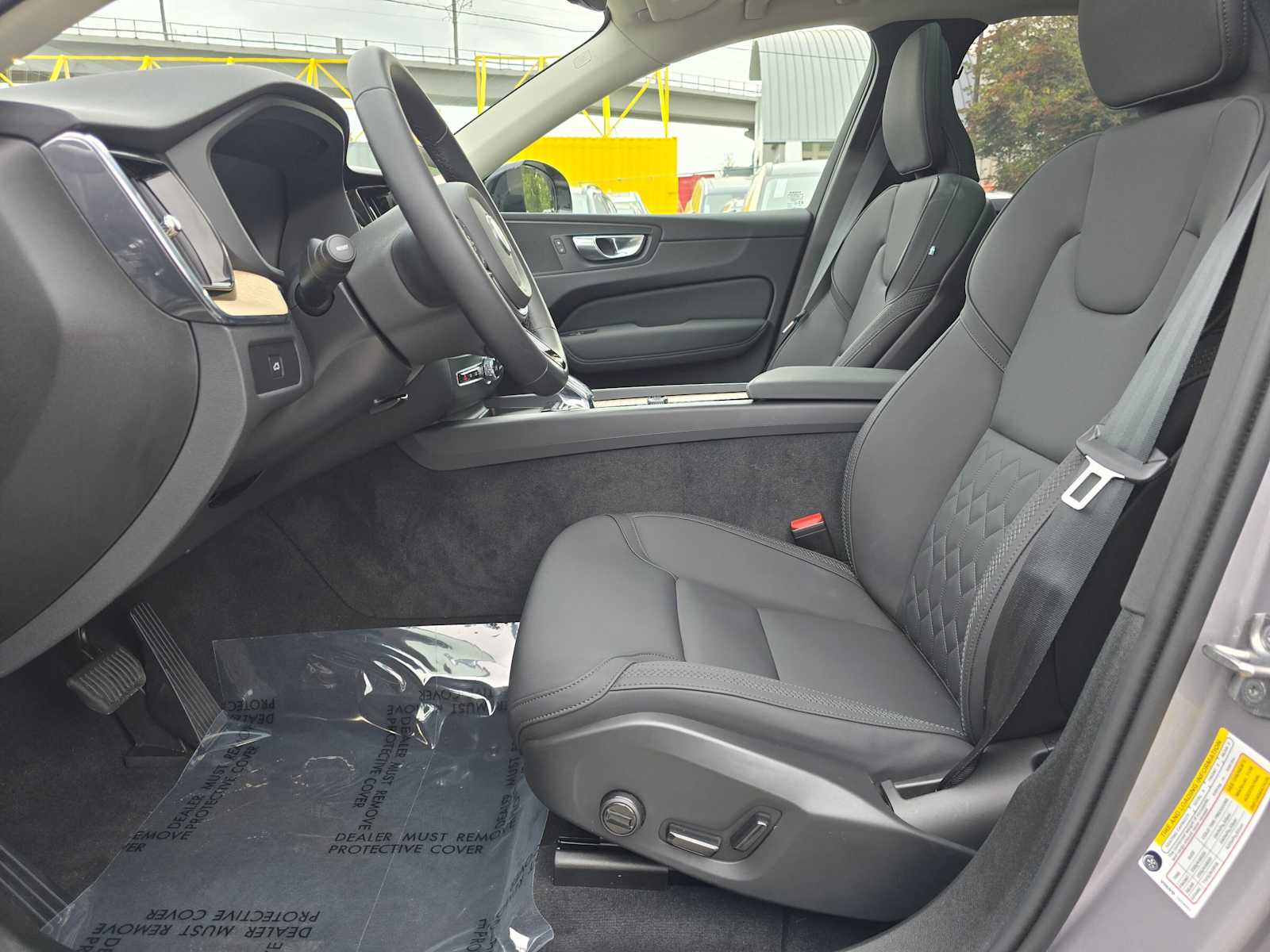 2026 Volvo XC60 Plus - Photo 18