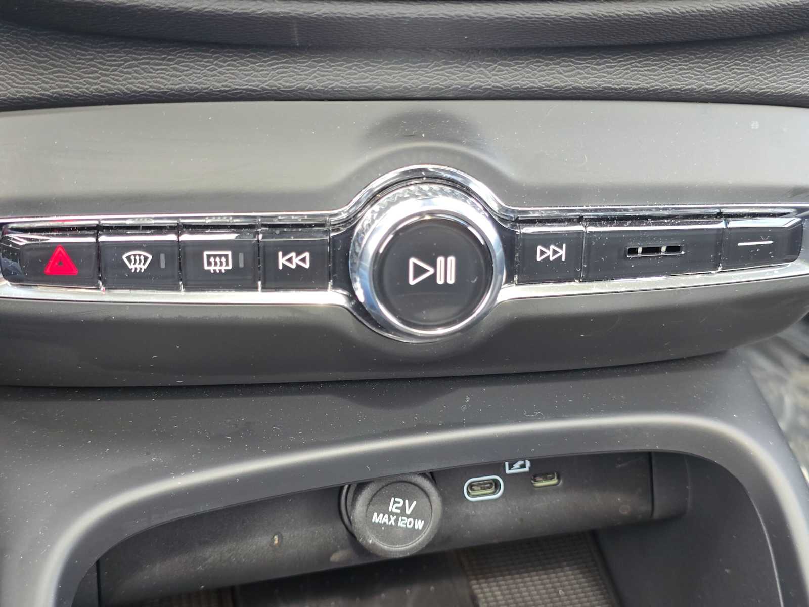 2026 Volvo XC40 Core - Photo 28