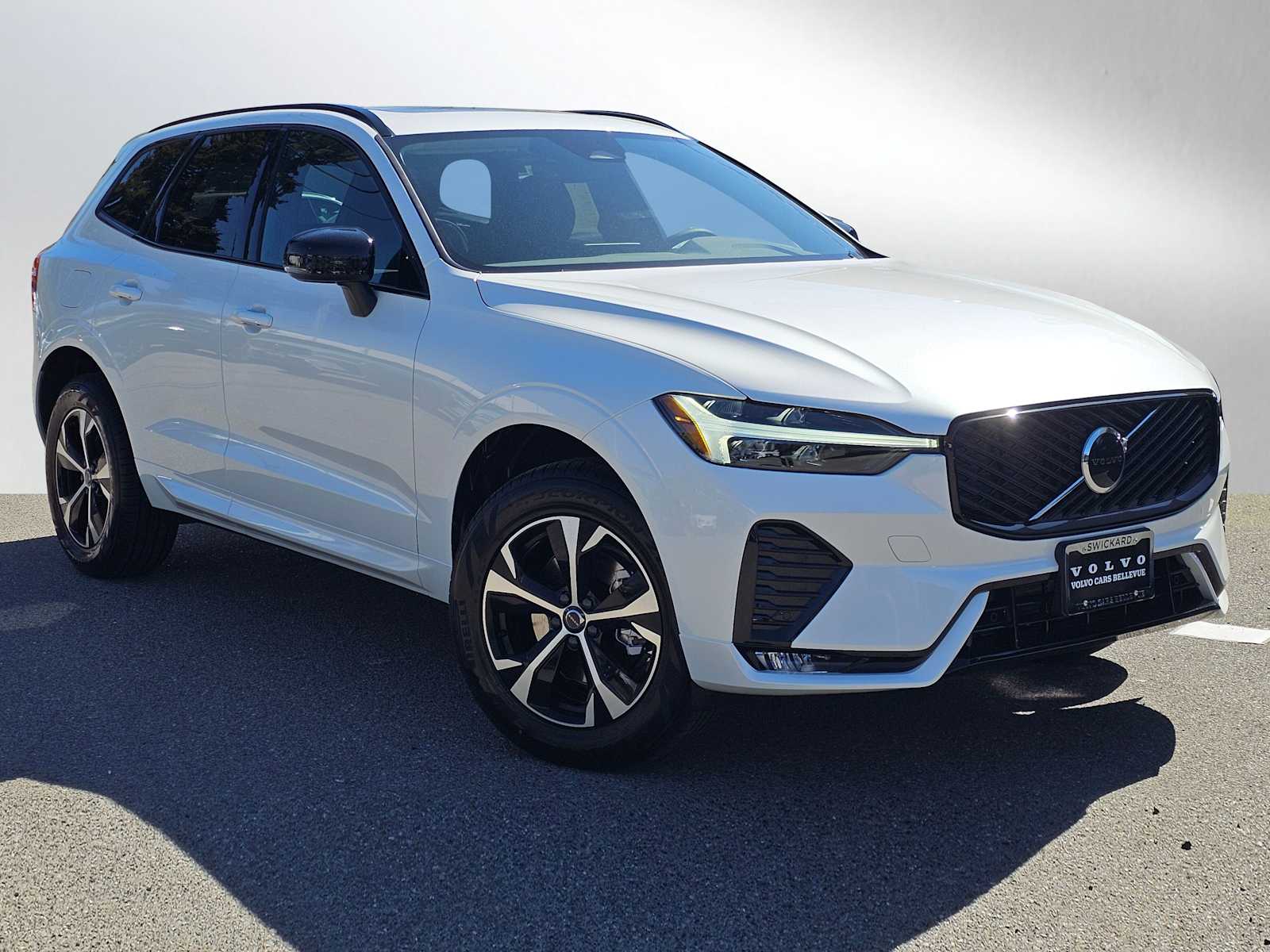2026 Volvo XC60 B5 Core Dark AWD's photo