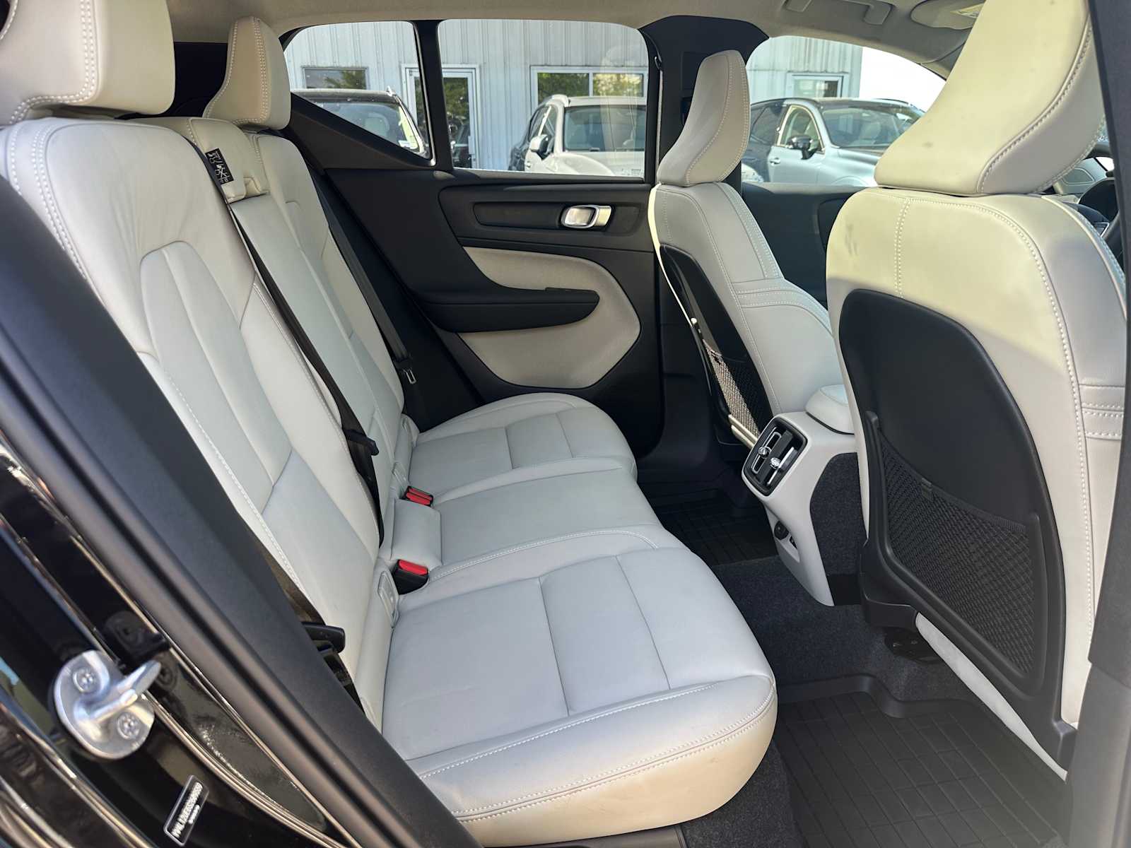 2025 Volvo XC40 Plus - Photo 12