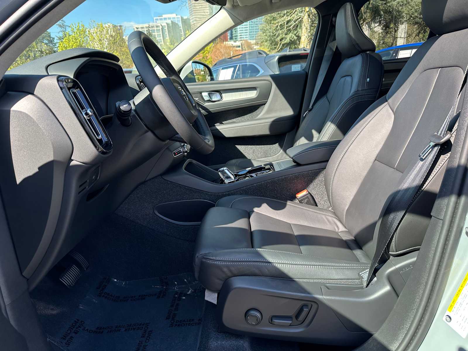 2025 Volvo XC40 Ultra - Photo 18