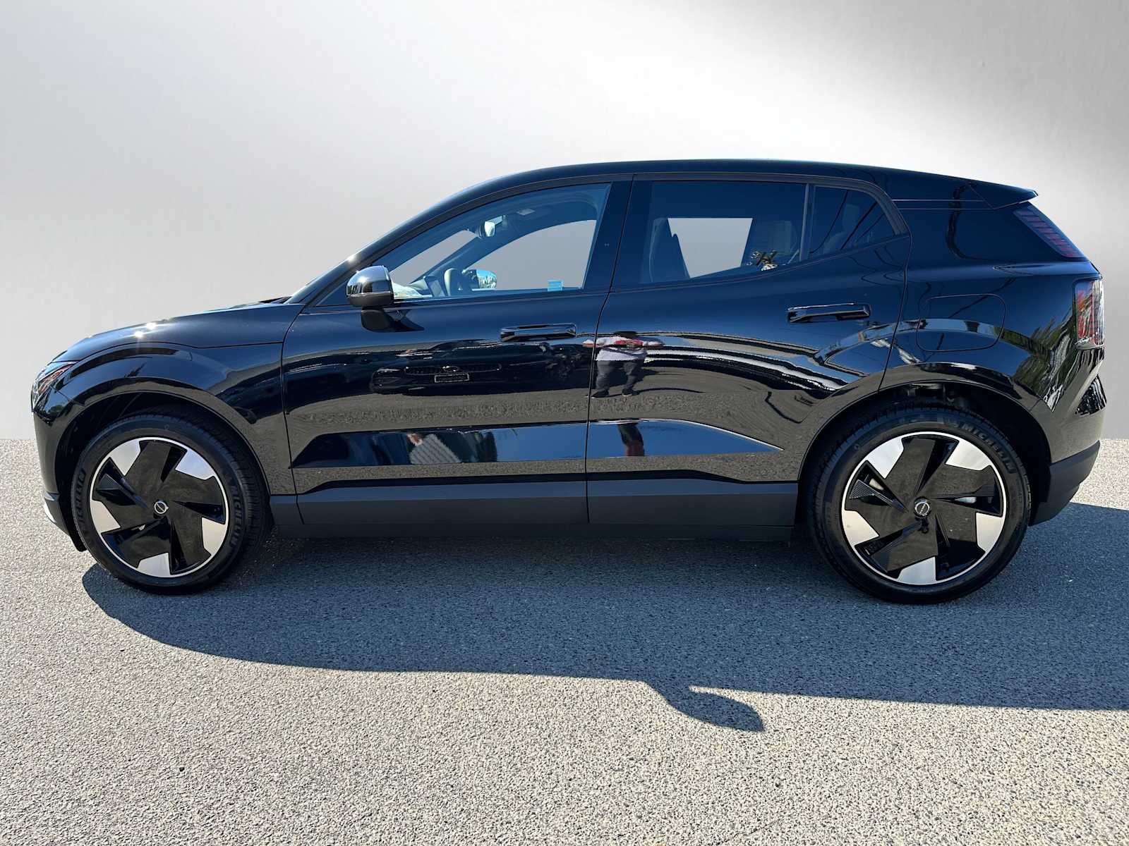 2025 Volvo EX30 Plus - Photo 6