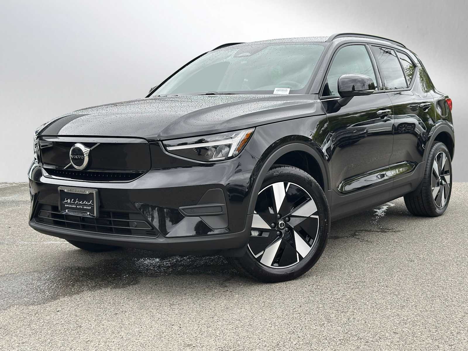 2025 Volvo EX40 Twin Motor Core photo 3