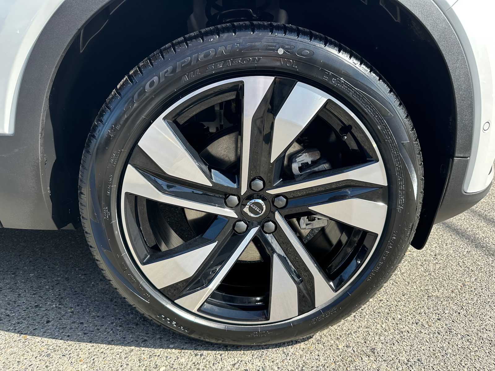 2025 Volvo XC40 Ultra - Photo 9