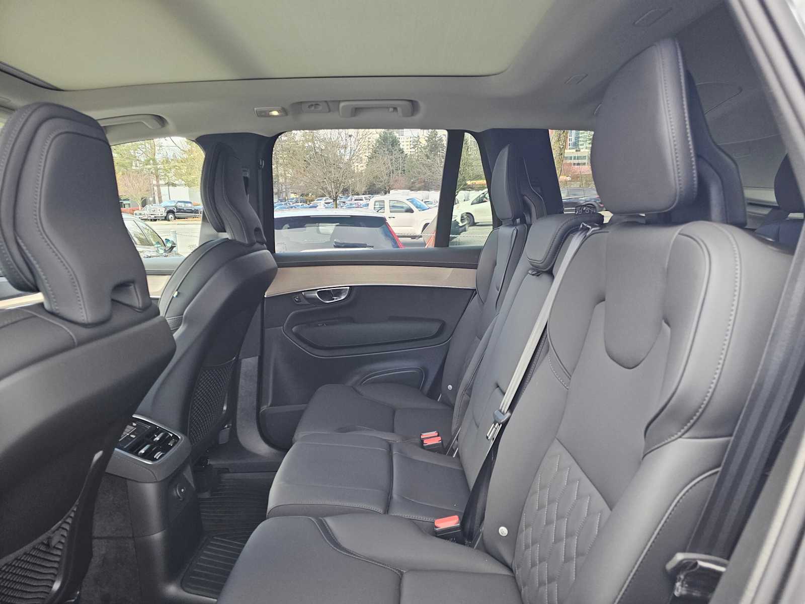 2025 Volvo XC90 Plus - Photo 17