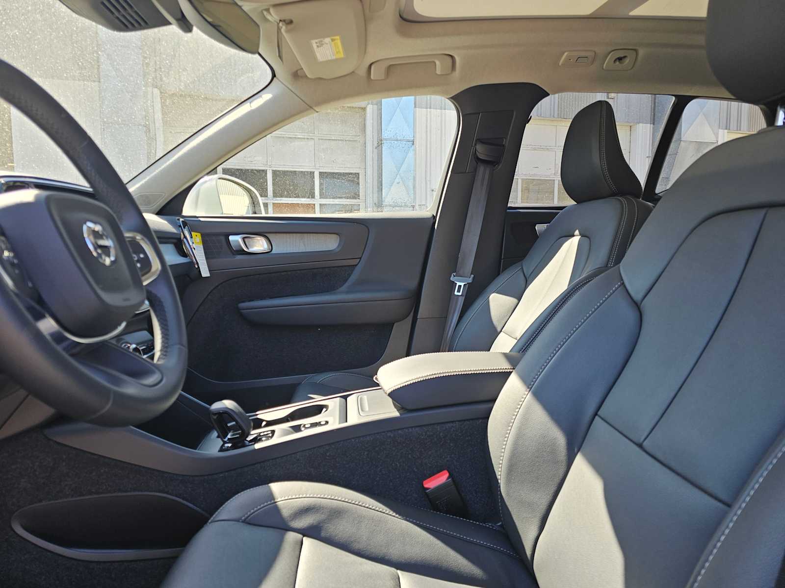 2025 Volvo XC40 Core - Photo 20