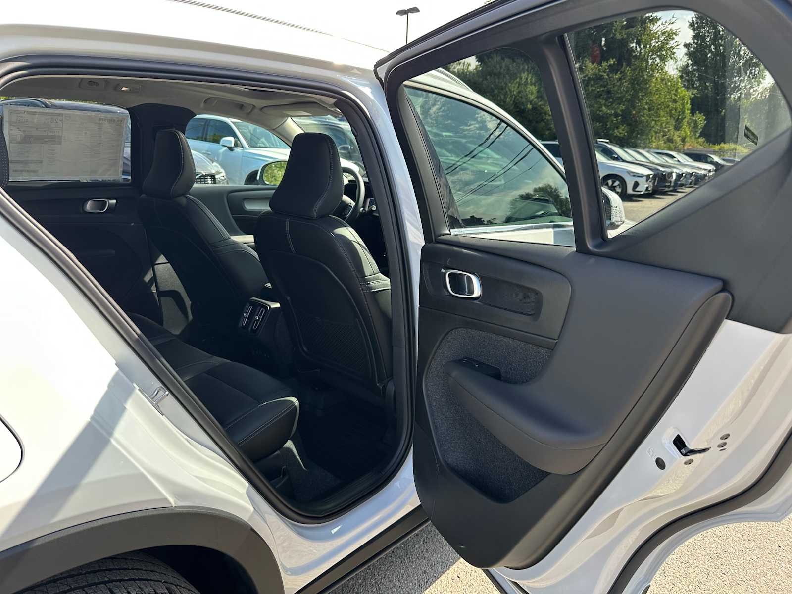 2025 Volvo XC40 Ultra - Photo 13