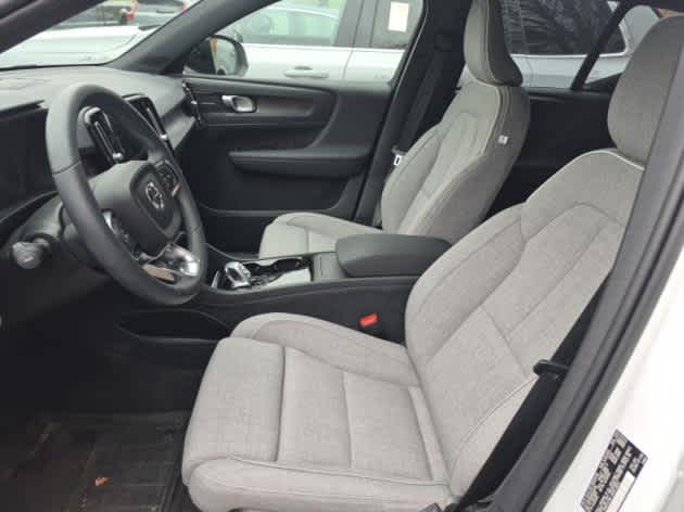 2023 Volvo XC40 Recharge Ultimate photo 2