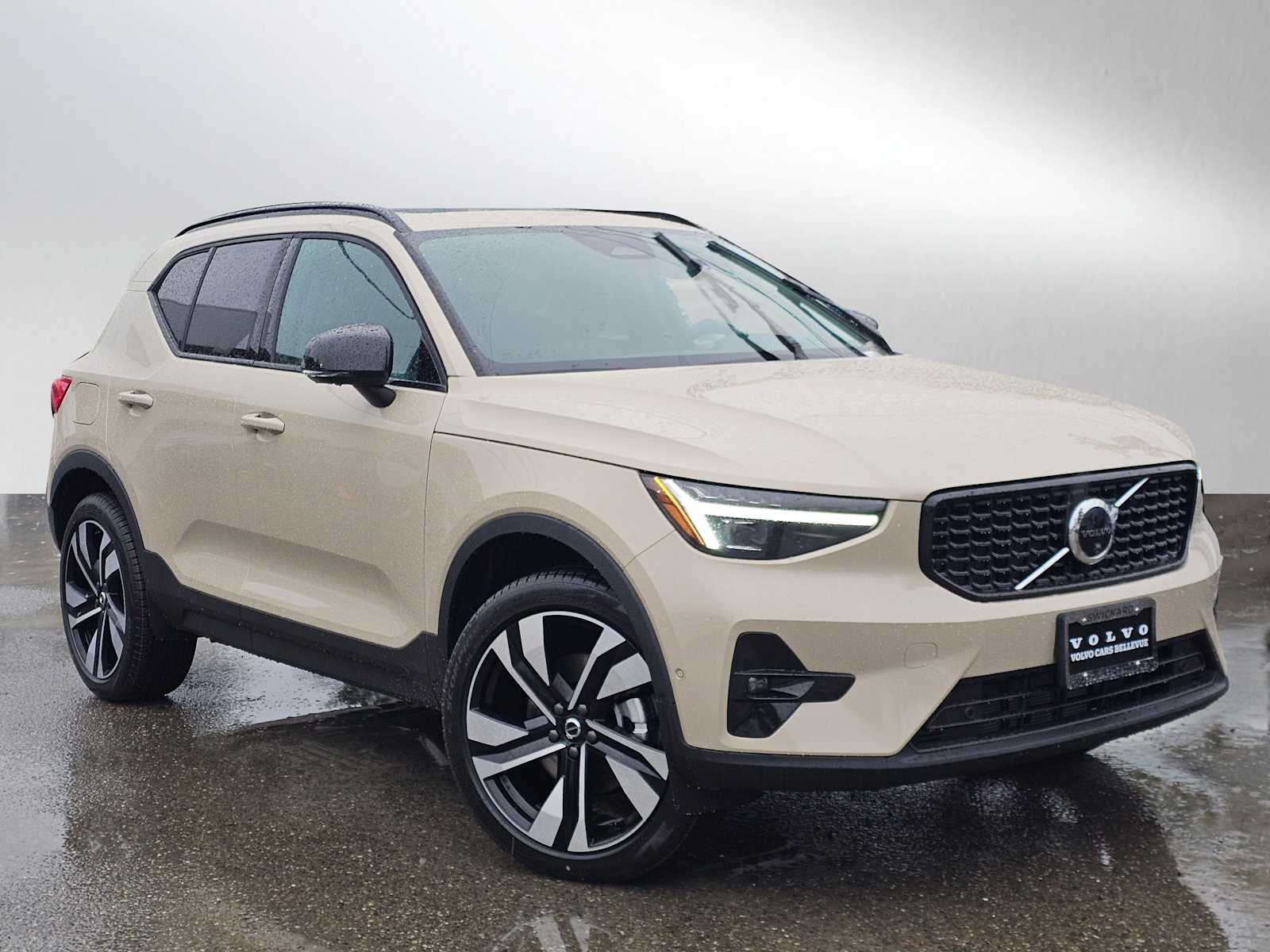 2026 Volvo XC40 B5 Ultra Dark AWD's photo