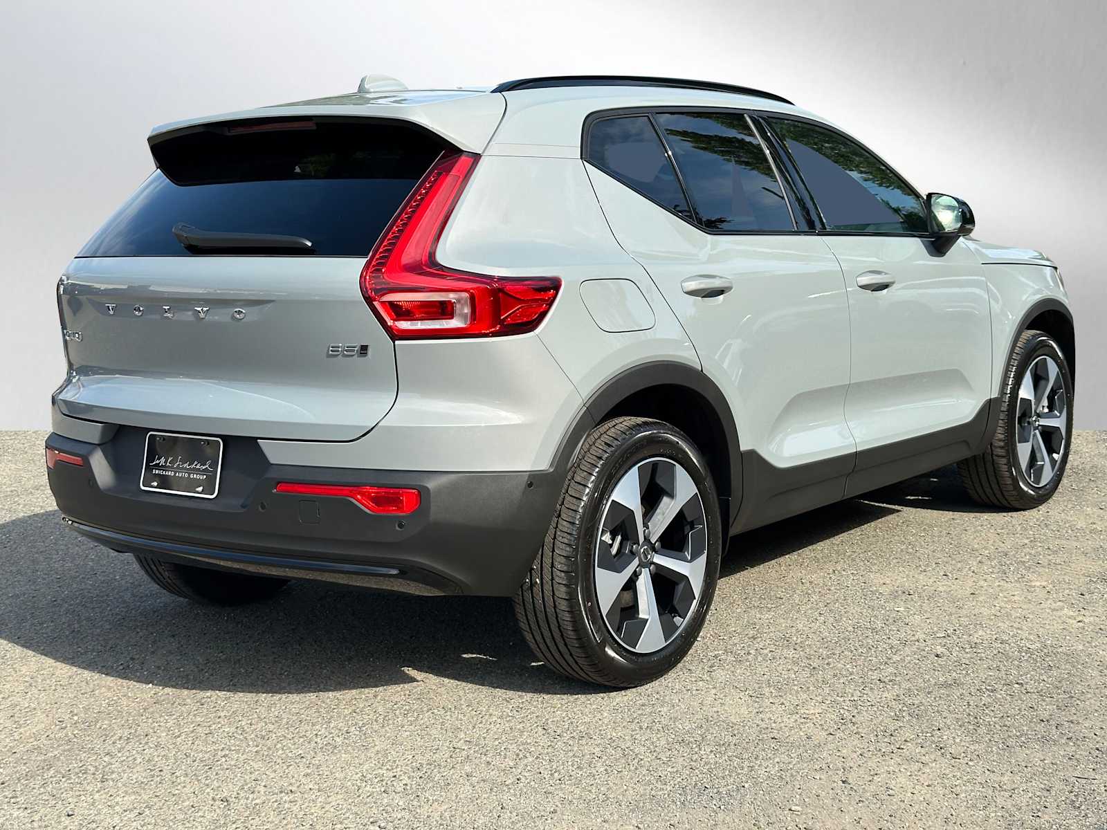 2026 Volvo XC40 Plus photo 3