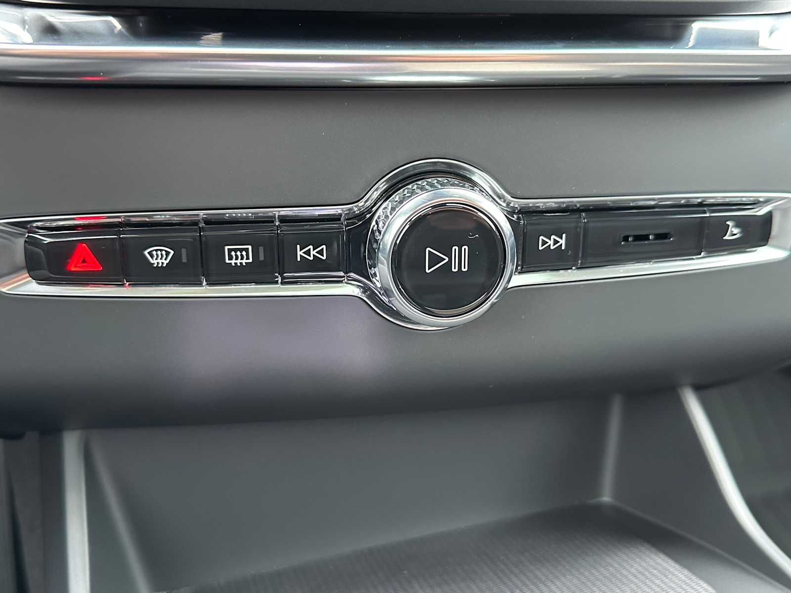 2025 Volvo XC90 Plus - Photo 34