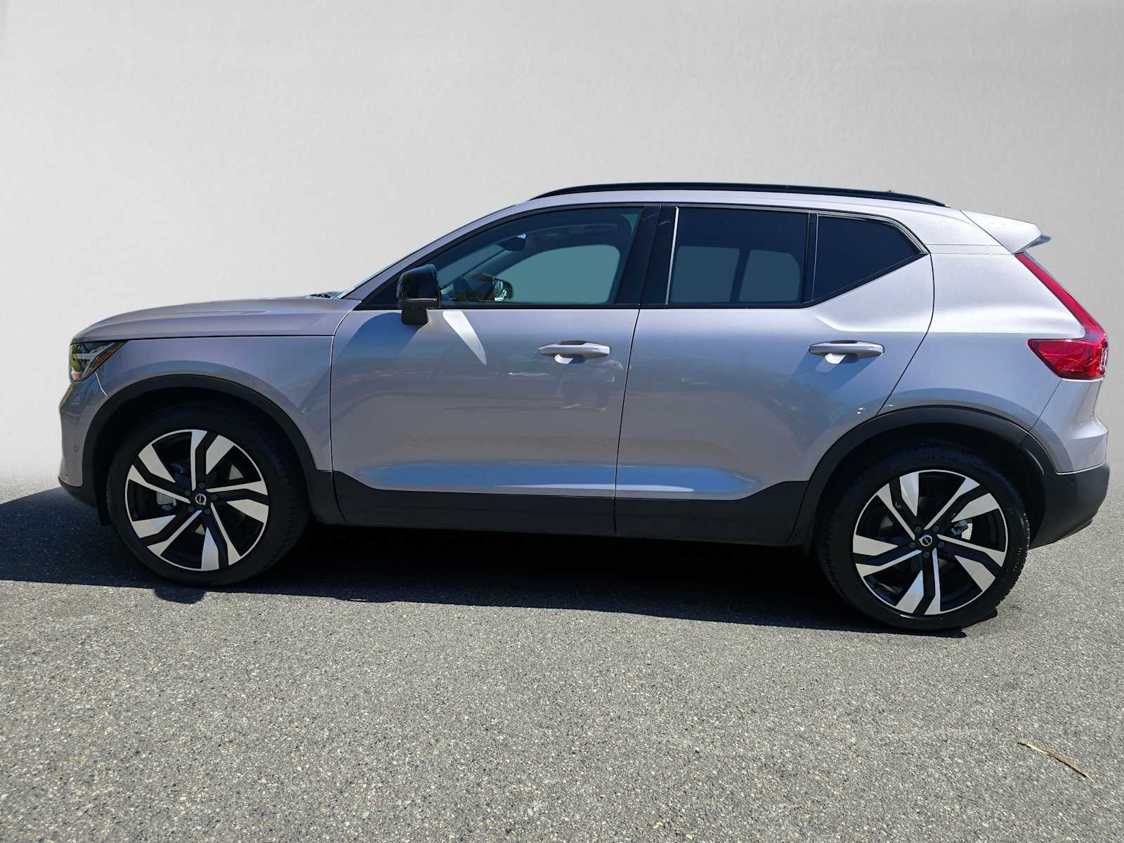 2026 Volvo XC40 Plus - Photo 6