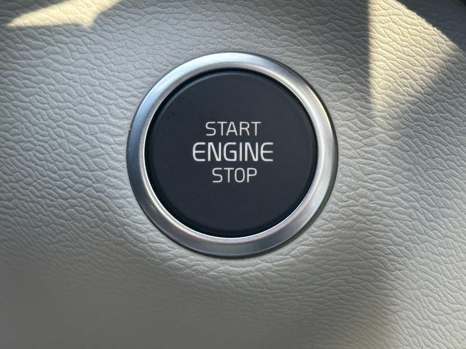 2025 Volvo XC40 Plus - Photo 32